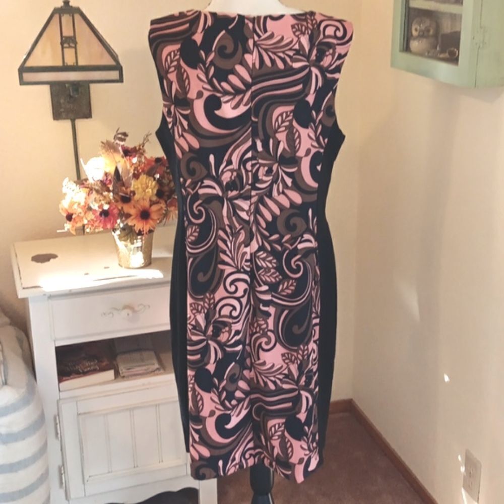 Connected Colorblock Dress - Picture 4 of 10